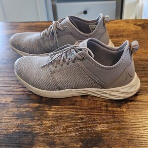 Womens Reebok shoes size 7.